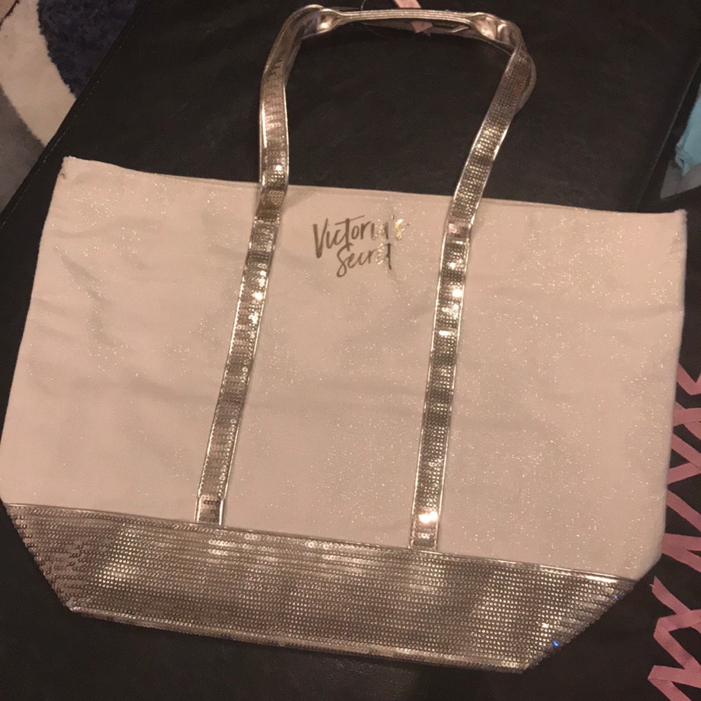 🌹ZIPPER CLOSURE VICTORIA SECRETS TOTE 🌹